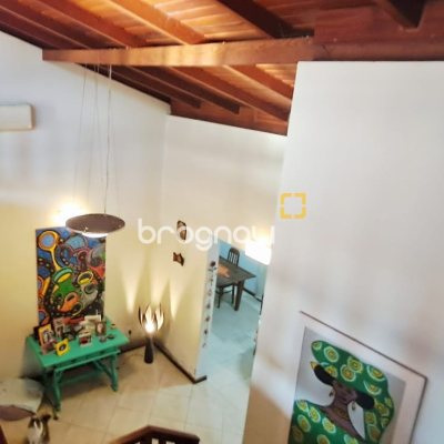 Casa de Condomínio com 346m², 3 quartos (sendo 1 suíte), 5 garagens, no bairro Cachoeira do Bom Jesus em Florianópolis