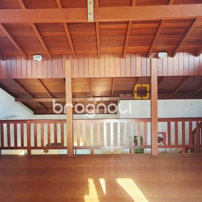 Casa de Condomínio com 346m², 3 quartos (sendo 1 suíte), 5 garagens, no bairro Cachoeira do Bom Jesus em Florianópolis