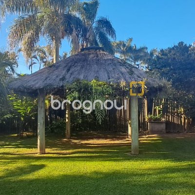 Casa de Condomínio com 346m², 3 quartos (sendo 1 suíte), 5 garagens, no bairro Cachoeira do Bom Jesus em Florianópolis