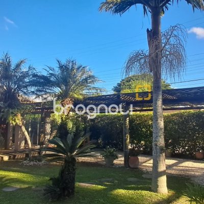Casa de Condomínio com 346m², 3 quartos (sendo 1 suíte), 5 garagens, no bairro Cachoeira do Bom Jesus em Florianópolis
