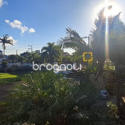 Casa de Condomínio com 346m², 3 quartos (sendo 1 suíte), 5 garagens, no bairro Cachoeira do Bom Jesus em Florianópolis