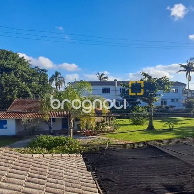 Casa de Condomínio com 346m², 3 quartos (sendo 1 suíte), 5 garagens, no bairro Cachoeira do Bom Jesus em Florianópolis
