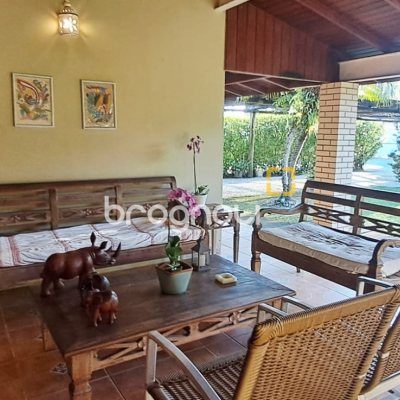 Casa de Condomínio com 346m², 3 quartos (sendo 1 suíte), 5 garagens, no bairro Cachoeira do Bom Jesus em Florianópolis