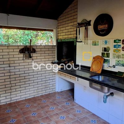 Casa de Condomínio com 346m², 3 quartos (sendo 1 suíte), 5 garagens, no bairro Cachoeira do Bom Jesus em Florianópolis