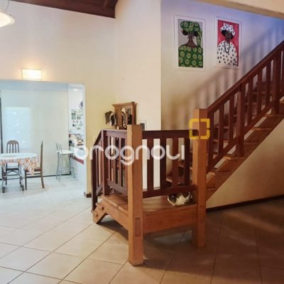 Casa de Condomínio com 346m², 3 quartos (sendo 1 suíte), 5 garagens, no bairro Cachoeira do Bom Jesus em Florianópolis