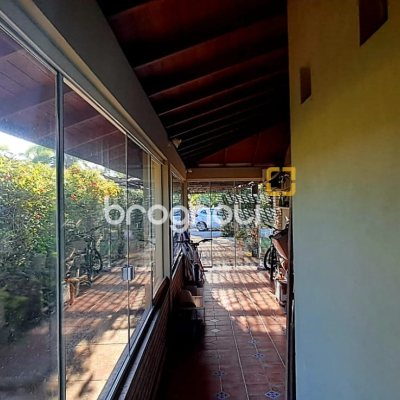 Casa de Condomínio com 346m², 3 quartos (sendo 1 suíte), 5 garagens, no bairro Cachoeira do Bom Jesus em Florianópolis