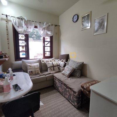 Casa com 220m², 5 quartos (sendo 2 suítes), 2 garagens, no bairro Sambaqui em Florianópolis
