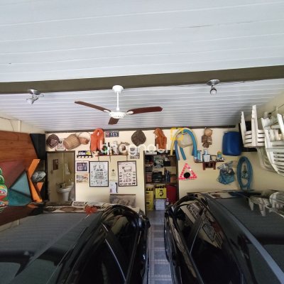 Casa com 220m², 5 quartos (sendo 2 suítes), 2 garagens, no bairro Sambaqui em Florianópolis