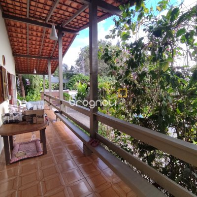 Casa com 220m², 5 quartos (sendo 2 suítes), 2 garagens, no bairro Sambaqui em Florianópolis
