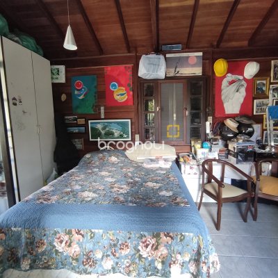 Casa com 220m², 5 quartos (sendo 2 suítes), 2 garagens, no bairro Sambaqui em Florianópolis