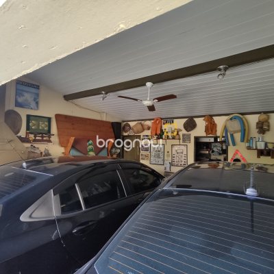 Casa com 220m², 5 quartos (sendo 2 suítes), 2 garagens, no bairro Sambaqui em Florianópolis
