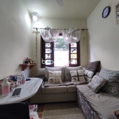 Casa com 220m², 5 quartos (sendo 2 suítes), 2 garagens, no bairro Sambaqui em Florianópolis