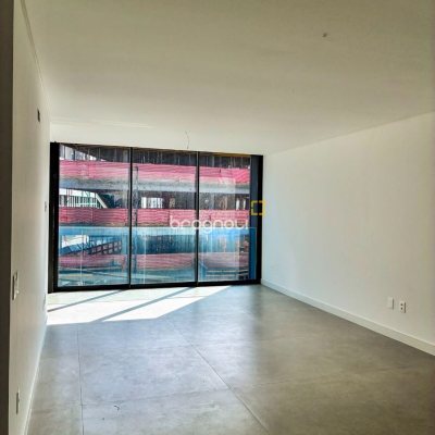 Apartamento com 108m², 3 quartos (sendo 3 suítes), 2 garagens, no bairro Jurerê em Florianópolis
