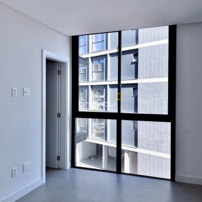 Apartamento com 108m², 3 quartos (sendo 3 suítes), 2 garagens, no bairro Jurerê em Florianópolis