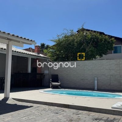 Casa com 215m², 4 quartos (sendo 1 suíte), 2 garagens, no bairro Campeche em Florianópolis