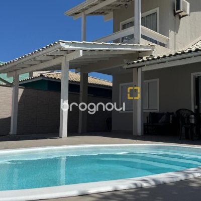 Casa com 215m², 4 quartos (sendo 1 suíte), 2 garagens, no bairro Campeche em Florianópolis