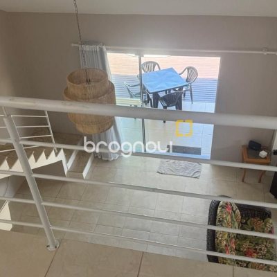 Casa com 215m², 4 quartos (sendo 1 suíte), 2 garagens, no bairro Campeche em Florianópolis