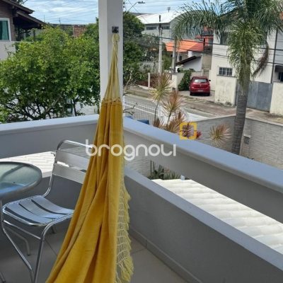 Casa com 215m², 4 quartos (sendo 1 suíte), 2 garagens, no bairro Campeche em Florianópolis