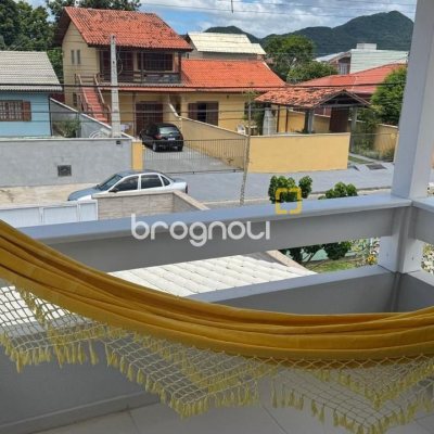 Casa com 215m², 4 quartos (sendo 1 suíte), 2 garagens, no bairro Campeche em Florianópolis