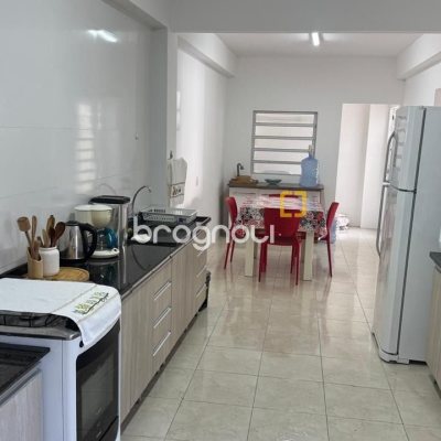 Casa com 215m², 4 quartos (sendo 1 suíte), 2 garagens, no bairro Campeche em Florianópolis