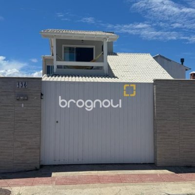 Casa com 215m², 4 quartos (sendo 1 suíte), 2 garagens, no bairro Campeche em Florianópolis