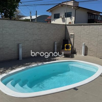Casa com 215m², 4 quartos (sendo 1 suíte), 2 garagens, no bairro Campeche em Florianópolis