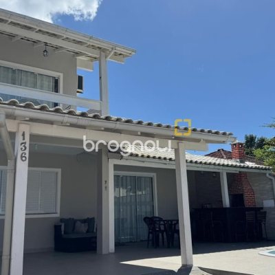 Casa com 215m², 4 quartos (sendo 1 suíte), 2 garagens, no bairro Campeche em Florianópolis