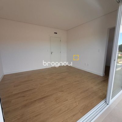 Casa de Condomínio com 226m², 4 quartos (sendo 3 suítes), 2 garagens, no bairro Rio Vermelho em Florianópolis