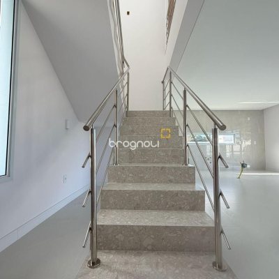 Casa de Condomínio com 226m², 4 quartos (sendo 3 suítes), 2 garagens, no bairro Rio Vermelho em Florianópolis