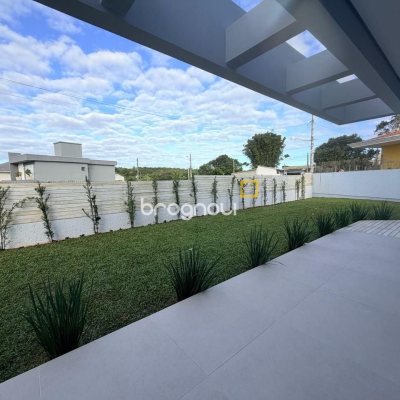 Casa de Condomínio com 226m², 4 quartos (sendo 3 suítes), 2 garagens, no bairro Rio Vermelho em Florianópolis