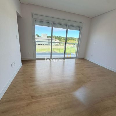 Casa de Condomínio com 226m², 4 quartos (sendo 3 suítes), 2 garagens, no bairro Rio Vermelho em Florianópolis