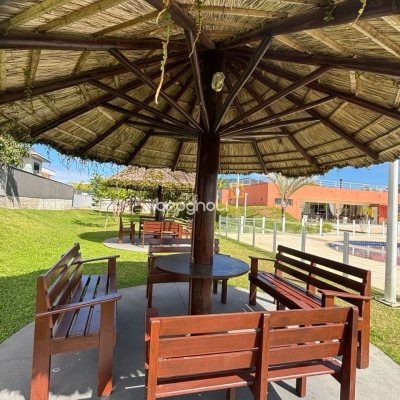 Casa de Condomínio com 226m², 4 quartos (sendo 3 suítes), 2 garagens, no bairro Rio Vermelho em Florianópolis