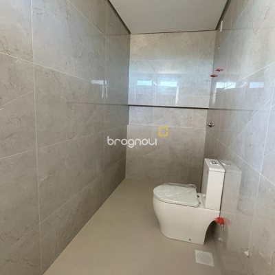 Casa de Condomínio com 226m², 4 quartos (sendo 3 suítes), 2 garagens, no bairro Rio Vermelho em Florianópolis