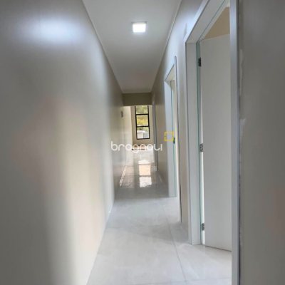 Casa com 190m², 3 quartos (sendo 1 suíte), 2 garagens, no bairro Rio Vermelho em Florianópolis