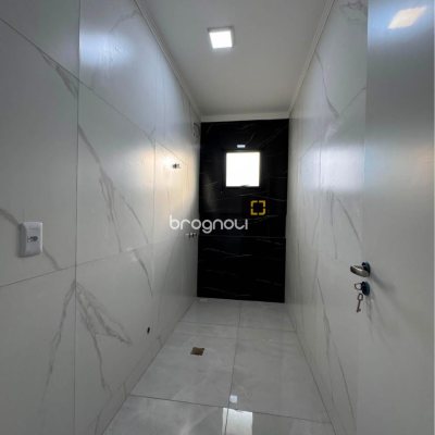Casa com 190m², 3 quartos (sendo 1 suíte), 2 garagens, no bairro Rio Vermelho em Florianópolis