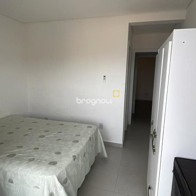 Apartamento com 79m², 2 quartos (sendo 1 suíte), 1 garagem, no bairro São João do Rio Vermelho em Florianópolis