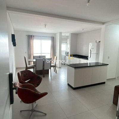 Apartamento com 79m², 2 quartos (sendo 1 suíte), 1 garagem, no bairro São João do Rio Vermelho em Florianópolis