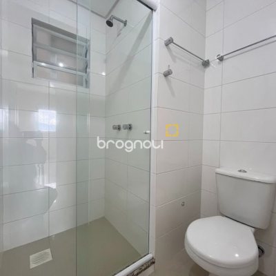 Apartamento com 88m², 3 quartos (sendo 1 suíte), 2 garagens, no bairro Pantanal em Florianópolis