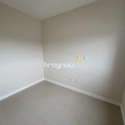 Apartamento com 88m², 3 quartos (sendo 1 suíte), 2 garagens, no bairro Pantanal em Florianópolis