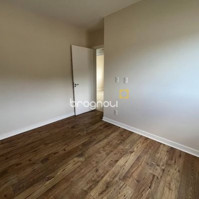 Apartamento com 88m², 3 quartos (sendo 1 suíte), 2 garagens, no bairro Pantanal em Florianópolis