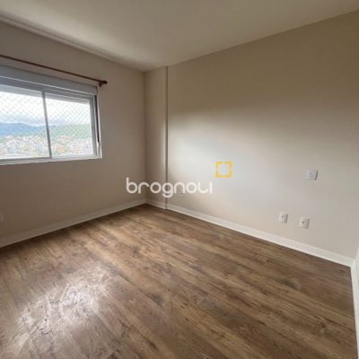 Apartamento com 88m², 3 quartos (sendo 1 suíte), 2 garagens, no bairro Pantanal em Florianópolis