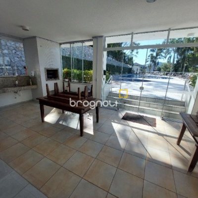 Apartamento com 88m², 3 quartos (sendo 1 suíte), 2 garagens, no bairro Pantanal em Florianópolis