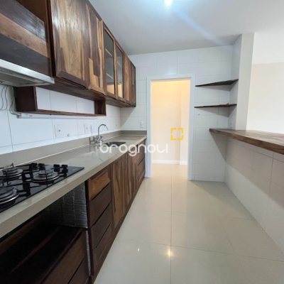 Apartamento com 88m², 3 quartos (sendo 1 suíte), 2 garagens, no bairro Pantanal em Florianópolis