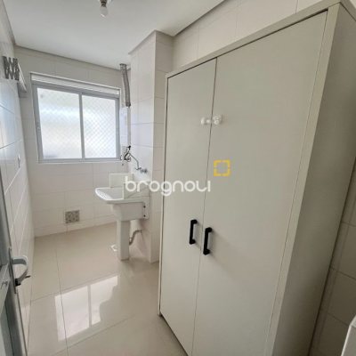 Apartamento com 88m², 3 quartos (sendo 1 suíte), 2 garagens, no bairro Pantanal em Florianópolis
