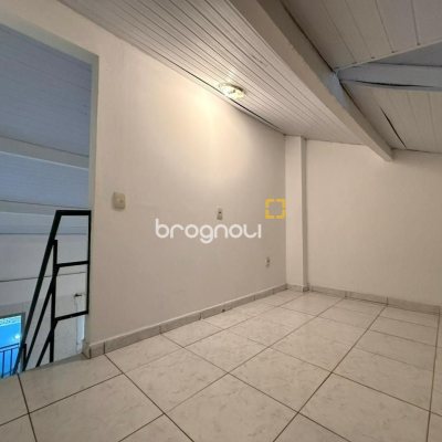 Apartamento com 47m², 2 quartos, no bairro São João do Rio Vermelho em Florianópolis