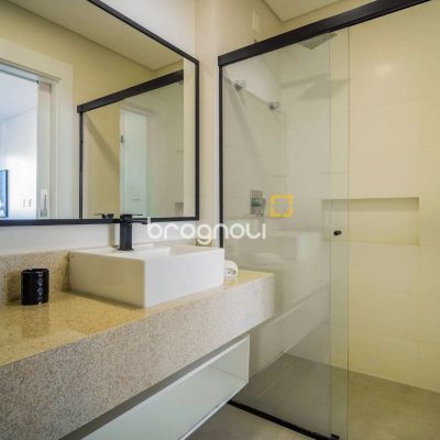 Apartamento com 115m², 3 quartos (sendo 3 suítes), 2 garagens, no bairro Jurerê em Florianópolis