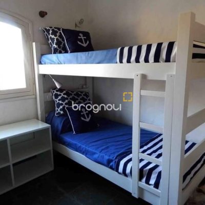 Casa de Condomínio com 160m², 3 quartos (sendo 1 suíte), 2 garagens, no bairro Ponta das Canas em Florianópolis
