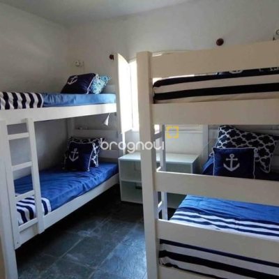 Casa de Condomínio com 160m², 3 quartos (sendo 1 suíte), 2 garagens, no bairro Ponta das Canas em Florianópolis