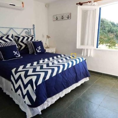 Casa de Condomínio com 160m², 3 quartos (sendo 1 suíte), 2 garagens, no bairro Ponta das Canas em Florianópolis