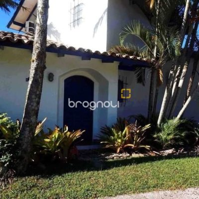 Casa de Condomínio com 160m², 3 quartos (sendo 1 suíte), 2 garagens, no bairro Ponta das Canas em Florianópolis